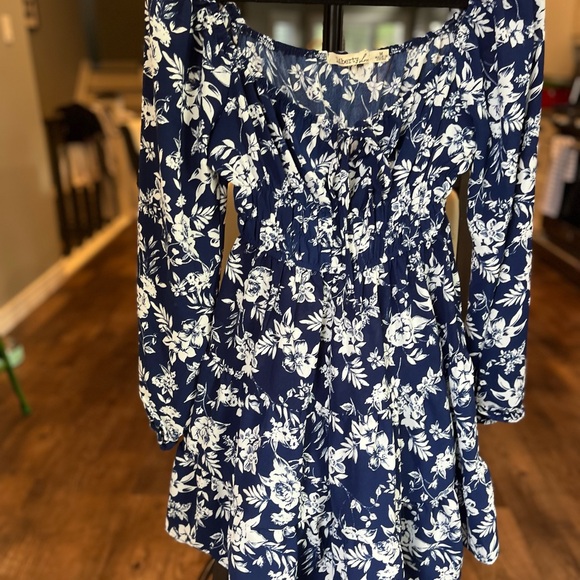 Streetwear Society ~ navy and white dress - Picture 2 of 4